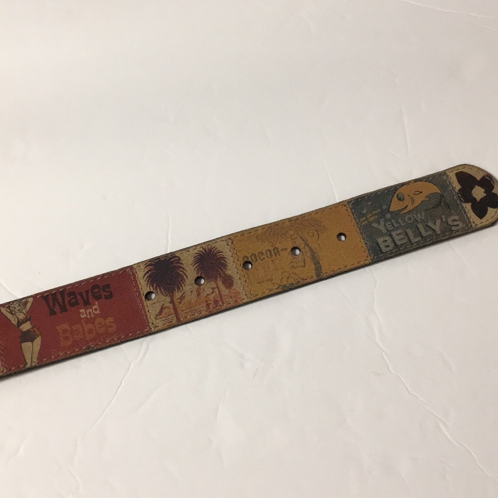 Fossil leather belt  size L. Beach theme.